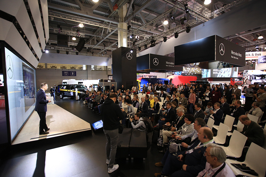 汽車展廳現場,汽車展會嘉賓,奔馳汽車展臺 汽車展廳現場,汽車展會嘉賓,奔馳汽車展臺